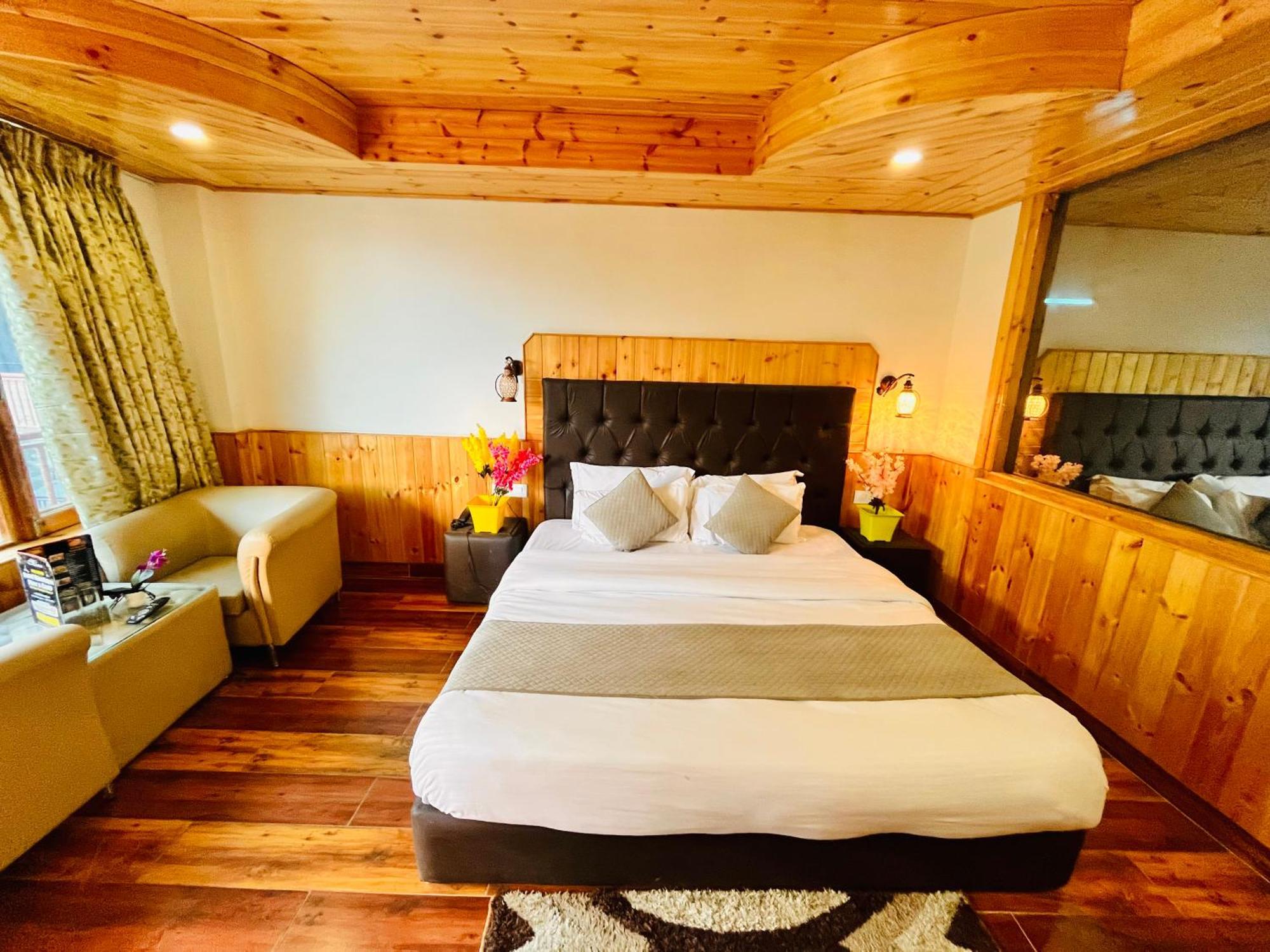 Himalayan Hill Queen Resort, Manali M98160-43400 Exterior foto